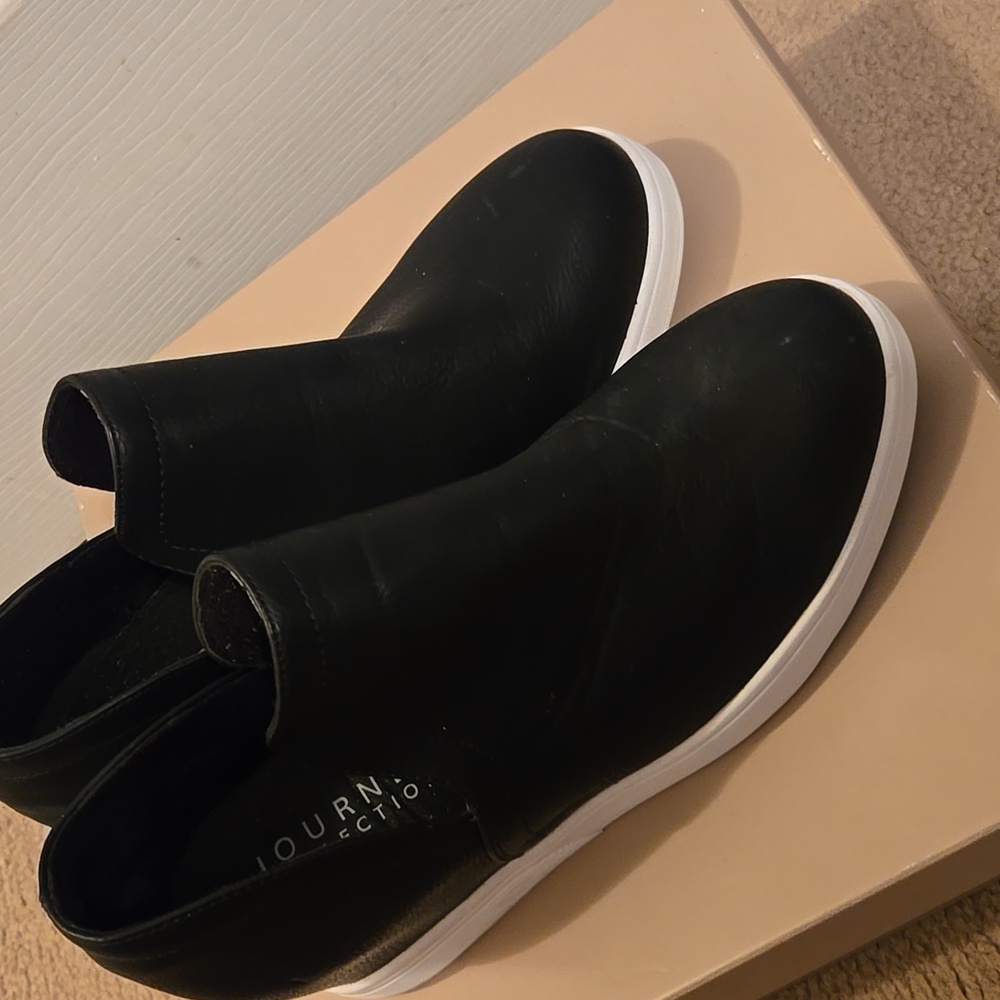 Journee Collection Women's Black and White Sneakers